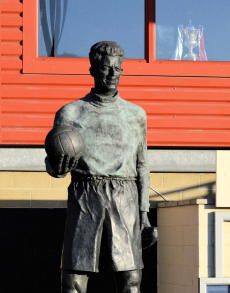 Statue of Sam Baltram at the Valley (Charlton Athletic).